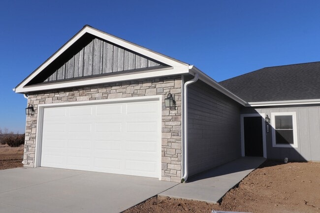 2228 Mallard Cir in Junction City, KS - Building Photo - Building Photo