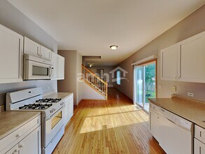 1106 Autumn Dr in Crystal Lake, IL - Building Photo - Building Photo