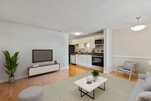 8 S Clarkson Street in Denver, CO - Building Photo