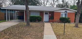 7711 Lazy Ln in Austin, TX - Building Photo