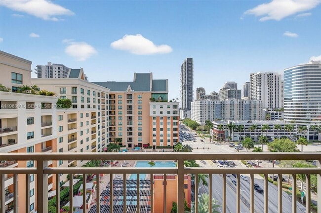 110 N Federal Hwy in Fort Lauderdale, FL - Foto de edificio - Building Photo