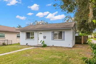 878 45th Ave N in St. Petersburg, FL - Building Photo - Building Photo