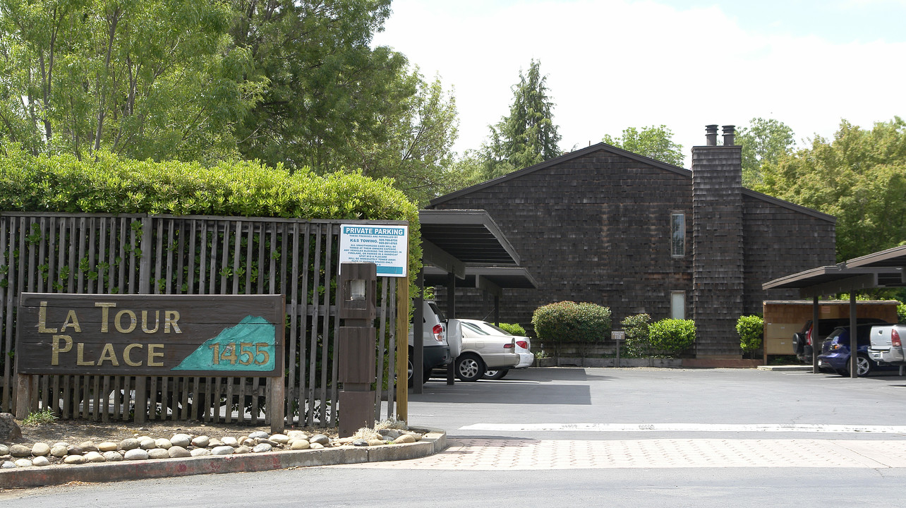 1455 Latour Ln in Concord, CA - Foto de edificio