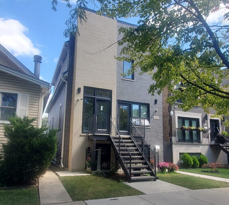 4237 N Central Park Ave in Chicago, IL - Building Photo