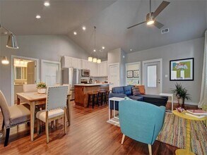 280A Rose Dr, Unit A in Dripping Springs, TX - Foto de edificio - Building Photo