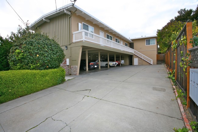 906 Villa Ave in Belmont, CA - Foto de edificio - Building Photo