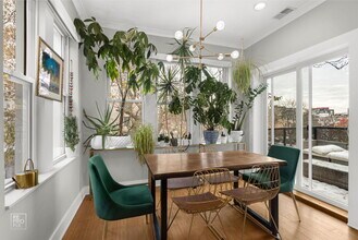 2052 N Campbell Ave in Chicago, IL - Building Photo - Building Photo