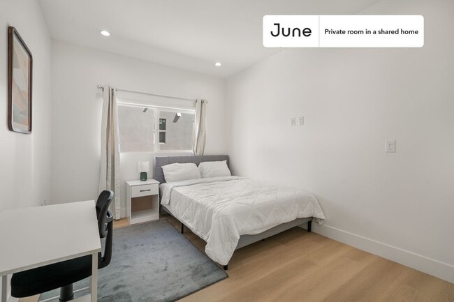 Private bedroom in 5 bed/5 bath Home in Los Angeles, CA - Building Photo - Building Photo