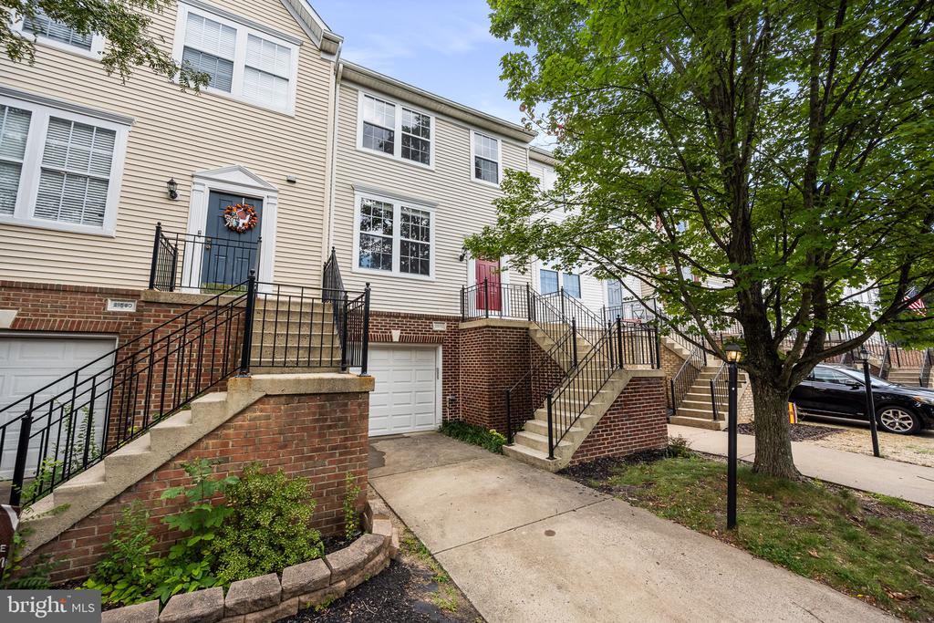 21562 Iredell Terrace in Broadlands, VA - Building Photo