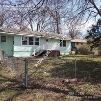 2800 SE Massachusetts Ave in Topeka, KS - Building Photo