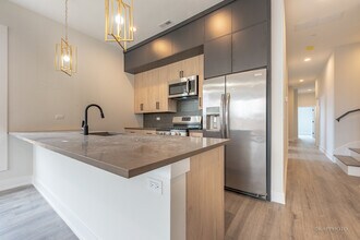 4021 N Keystone Ave in Chicago, IL - Building Photo - Building Photo