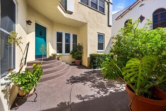 166 N Arnaz Dr in Beverly Hills, CA - Building Photo - Building Photo