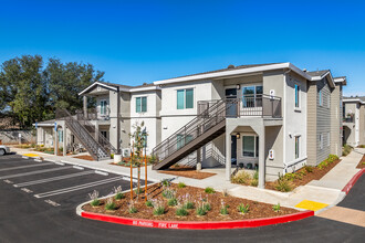 Fair Oaks Senior in Fair Oaks, CA - Foto de edificio - Building Photo