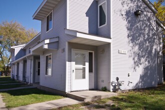 Cedar Terrace Townhomes in St. Cloud, MN - Building Photo - Building Photo