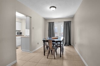 4006 Blalock Rd in Houston, TX - Foto de edificio - Building Photo