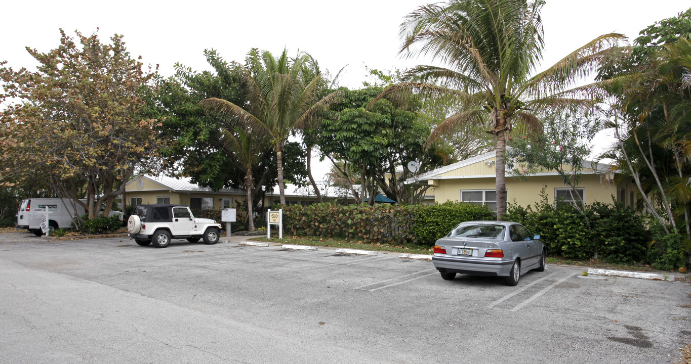 Azalea House in Delray Beach, FL - Building Photo