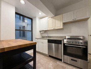 29 W 12th St, Unit B in New York, NY - Building Photo - Building Photo