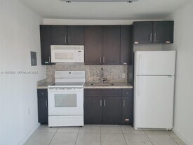 5655 Johnson St in Hollywood, FL - Building Photo