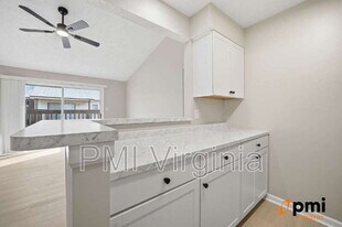 340 Wells Ct in Hampton, VA - Building Photo