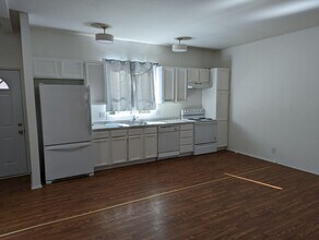 1112 S Doheny Dr in Los Angeles, CA - Building Photo - Building Photo