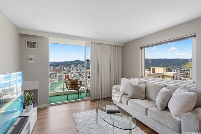 400 Hobron Ln in Honolulu, HI - Building Photo - Building Photo