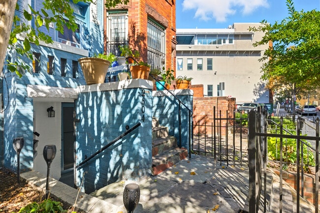 2604 Mozart Pl NW, Unit 2 in Washington, DC - Building Photo - Building Photo