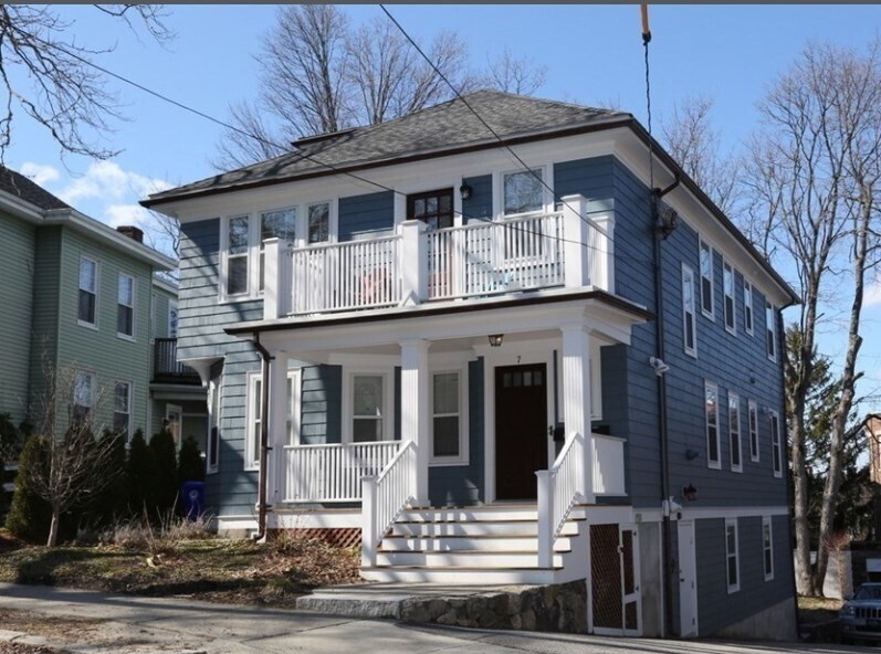 7 Acron Rd in Brookline, MA - Building Photo