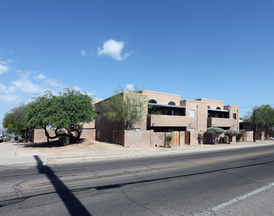 Meadow Park Apartments in Tucson, AZ - Foto de edificio