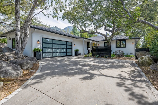 2152 Grand Oaks Ave in Altadena, CA - Foto de edificio - Building Photo