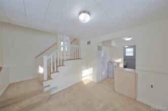 9249 Whitall Ln in Grosse Ile Township, MI - Building Photo - Building Photo