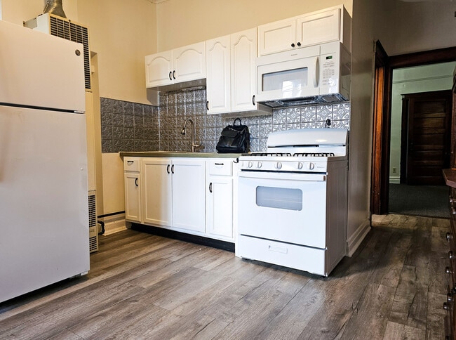 2741 W 16th St in Chicago, IL - Building Photo - Building Photo