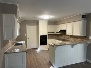 3418 Bill Owens Pkwy in Longview, TX - Building Photo - Building Photo