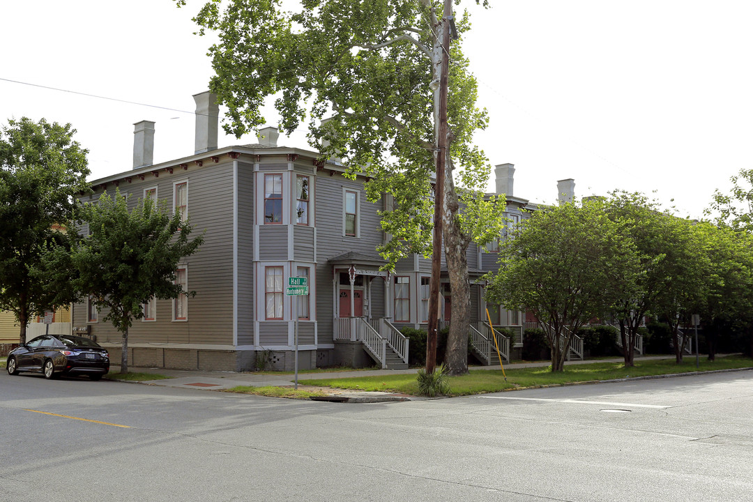 314 W Hall St in Savannah, GA - Building Photo