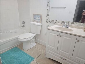 5122 NW 79th Ave in Doral, FL - Building Photo - Building Photo