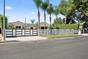 6243 Berquist Ave in Woodland Hills, CA - Building Photo