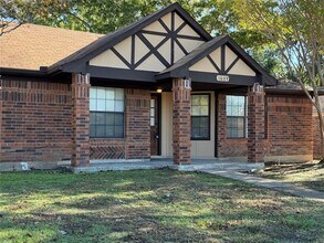 1609 Autumn Breeze Ln in Lewisville, TX - Building Photo - Building Photo