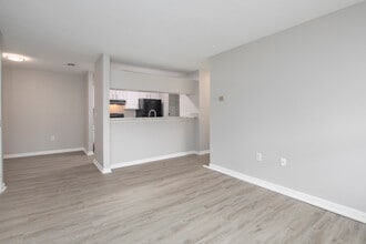 Summer Tree Apartments in Dothan, AL - Building Photo - Interior Photo