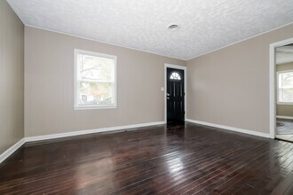 1608 W Sheley Rd in Independence, MO - Building Photo - Building Photo