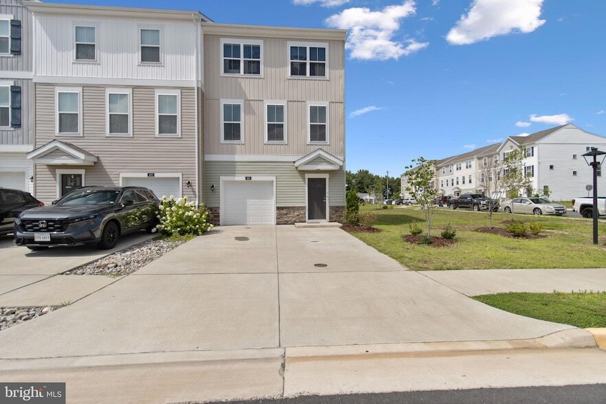 400 Honeyberry Ln in Fredericksburg, VA - Building Photo