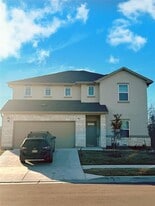 907 Main St in Hutto, TX - Building Photo