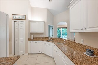 1320 Charleston Square Dr in Naples, FL - Building Photo - Building Photo