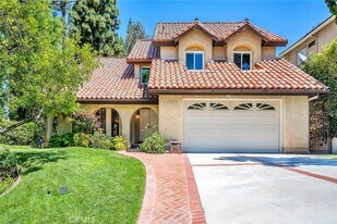 22253 Drums Ct in Calabasas, CA - Building Photo