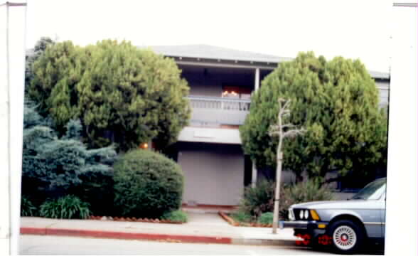 900 University Dr in Menlo Park, CA - Building Photo - Building Photo