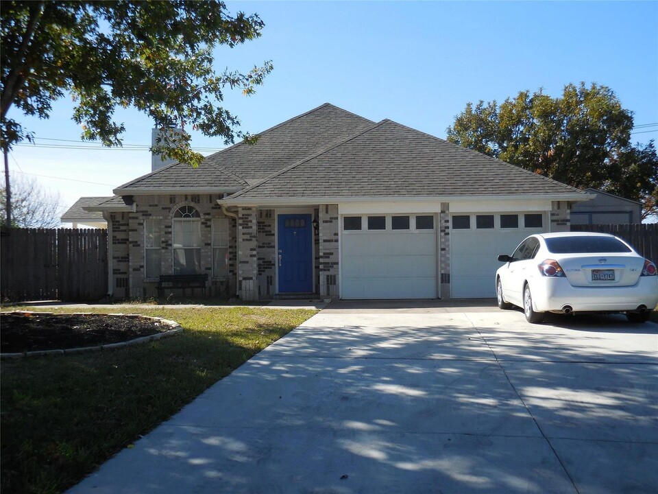 2829 Salado Trail in Fort Worth, TX - Building Photo