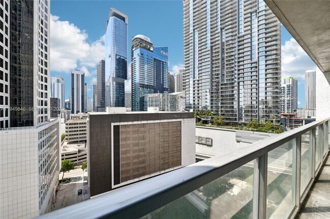 55 SE 6th St, Unit 1608 in Miami, FL - Foto de edificio - Building Photo
