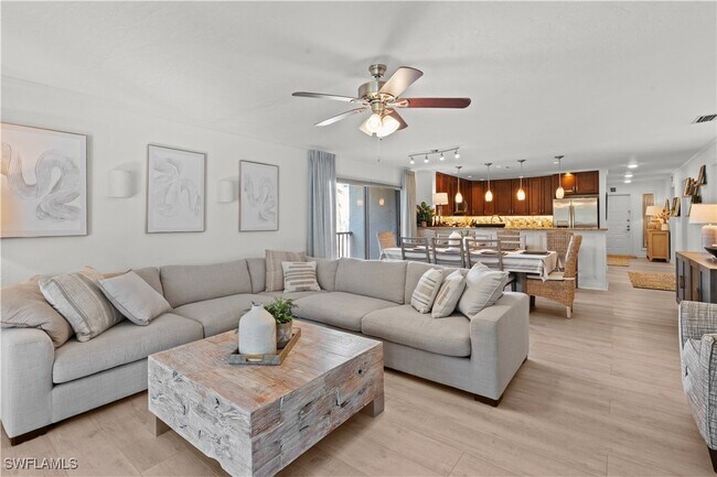 16442 Timberlakes Dr in Ft. Myers, FL - Building Photo - Building Photo