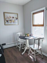 680 Juno Ave, Unit B in St. Paul, MN - Foto de edificio - Building Photo