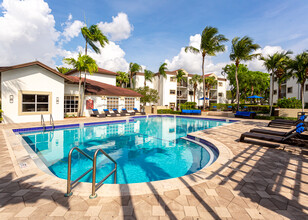 Emerald Palms in Miami, FL - Foto de edificio - Building Photo