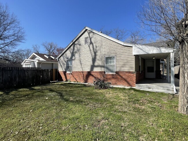 1851 S Grove St in Wichita, KS - Building Photo - Building Photo
