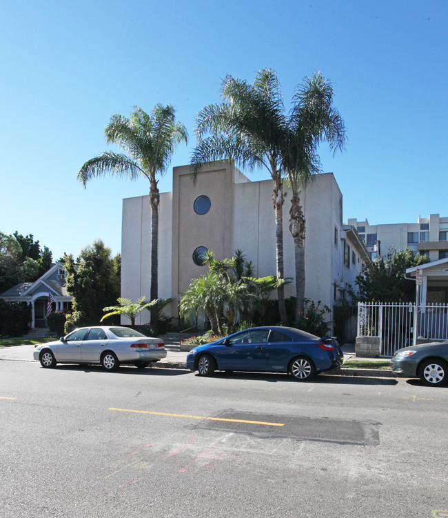 1833 N Edgemont St in Los Angeles, CA - Foto de edificio - Building Photo